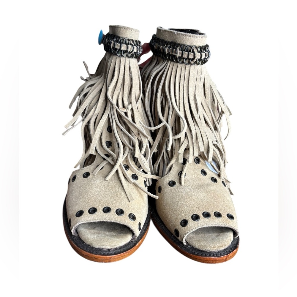 Lane Beige Suede Fringe Peep Toe Booties Metal Studs Chain Embellishment 8.5 - Picture 6 of 11
